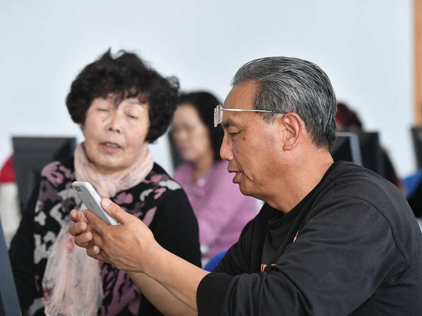 中老年網(wǎng)民圖鑒:社交圈里圈外的互聯(lián)網(wǎng)生活洞察-肽度TIMEDOO