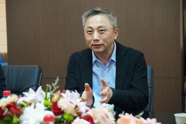 周俊杰總裁發(fā)言 上海和黃藥業(yè)獲“全國和諧勞動關系創(chuàng)建示范企業(yè)”授牌-肽度TIMEDOO