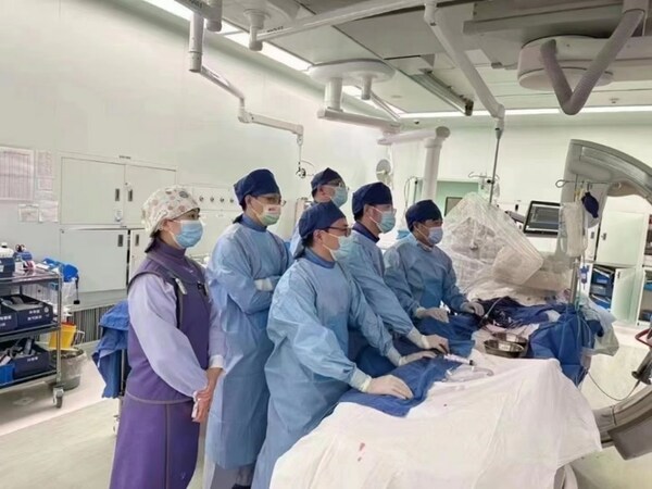上海德達(dá)醫(yī)院黃連軍教授介入團(tuán)隊(duì)成功植入CADS可主動(dòng)調(diào)控胸主動(dòng)脈覆膜支架系統(tǒng)-肽度TIMEDOO