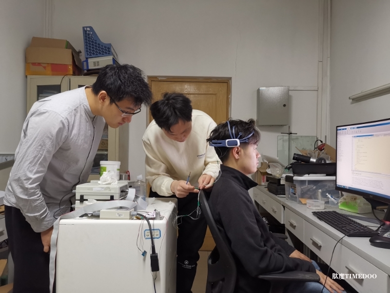 他們想用可穿戴腦機接口,趕走抑郁癥“黑狗”-肽度TIMEDOO
